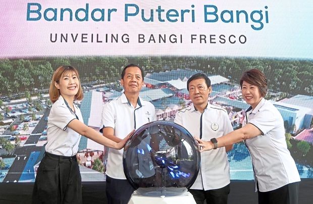 (From left) IOIPG sales, marketing and branding head Nicole Lee, Teh, Wong and IOI City Mall leasing retail head Aileen Goh at the launch.