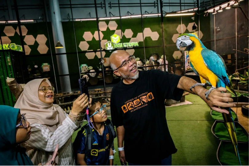 Bengal cats, marmoset monkeys and exotic birds are among the attractions at the mall’s indoor farm. Photographer: Ian Teh for Bloomberg 