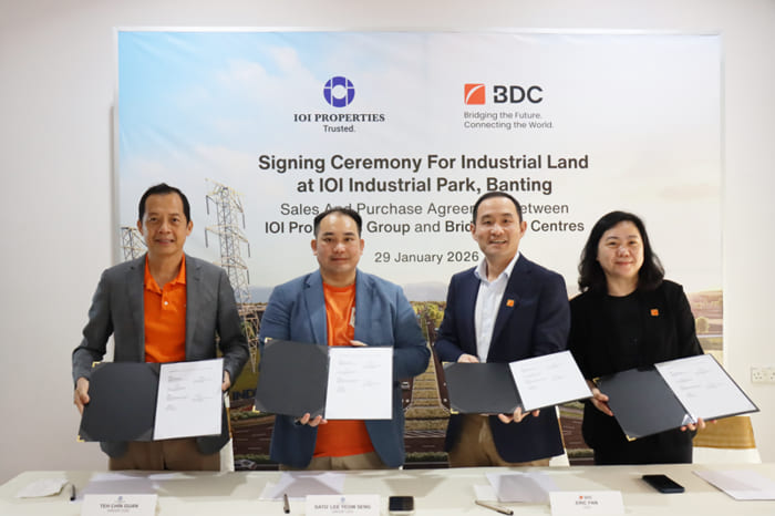 From left: IOI Properties Group Bhd group chief operating officer – property development (Malaysia) Teh Chin Guan, IOI Properties Group Bhd group chief executive officer Datuk Lee Yeow Seng, Bridge Data Centres chief executive officer Eric Fan and Bridge Data Centres president Sandy Xiao.