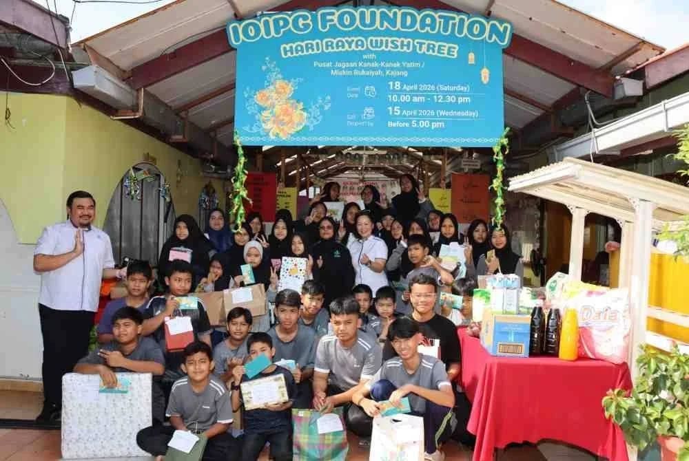 Yayasan IOIPG menyantuni penghuni Pusat Jagaan Kanak-Kanak Yatim/Miskin Rukaiyah menerusi sambutan Hari Raya Wish Tree di Kajang, baru-baru ini.